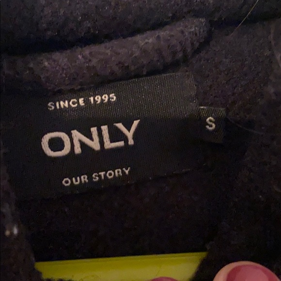 Black coat - Picture 4 of 4